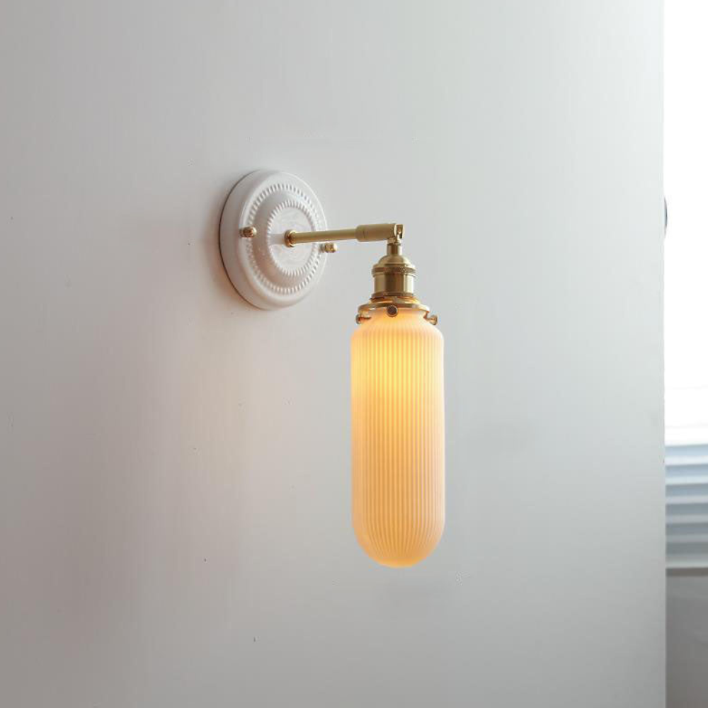 Moderne handgefertigte Keramik-Wandlampe – Japanischer Messing-Wandstrahler
