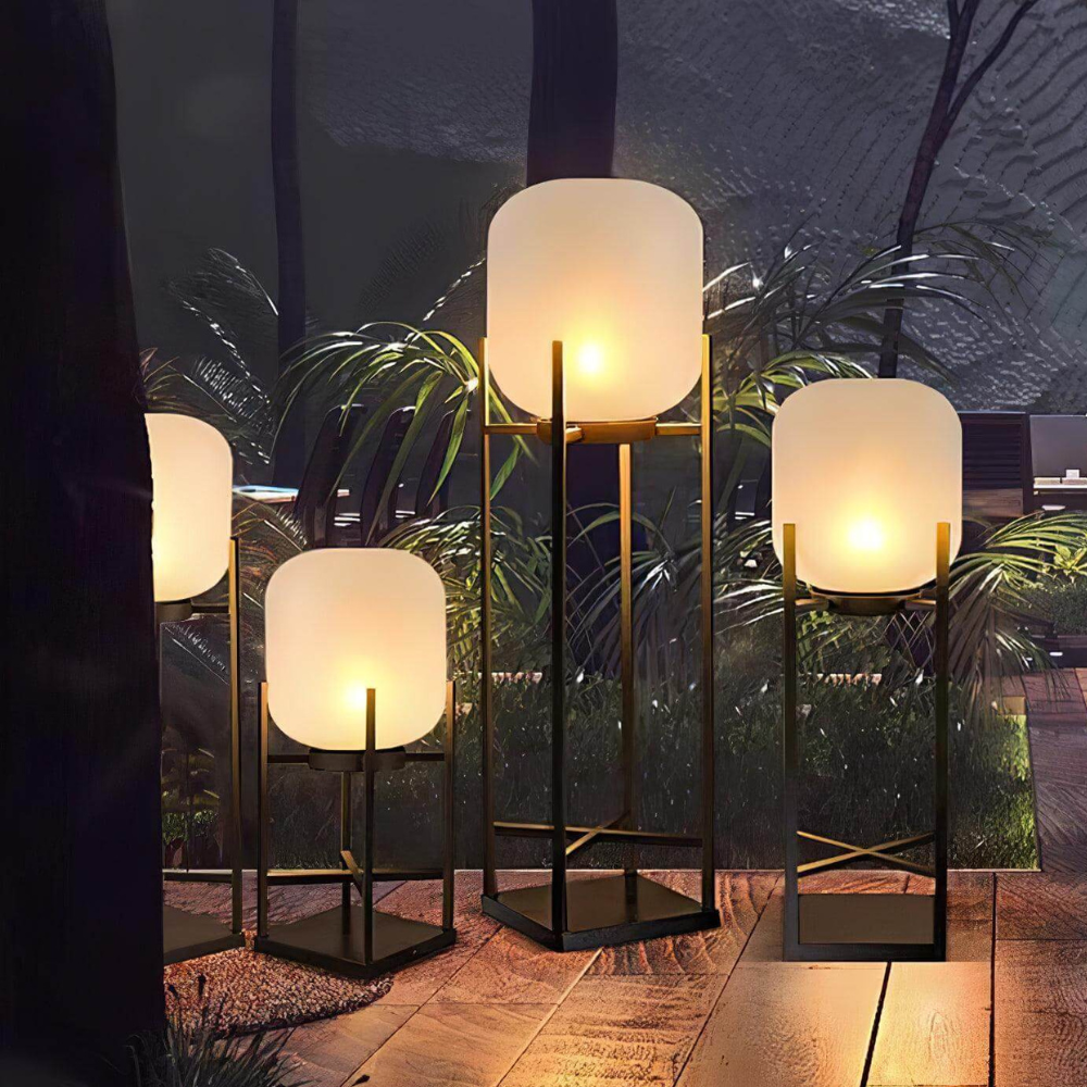 Lampadaire avec base résistante aux intempéries intégrant LED et gradation à distance