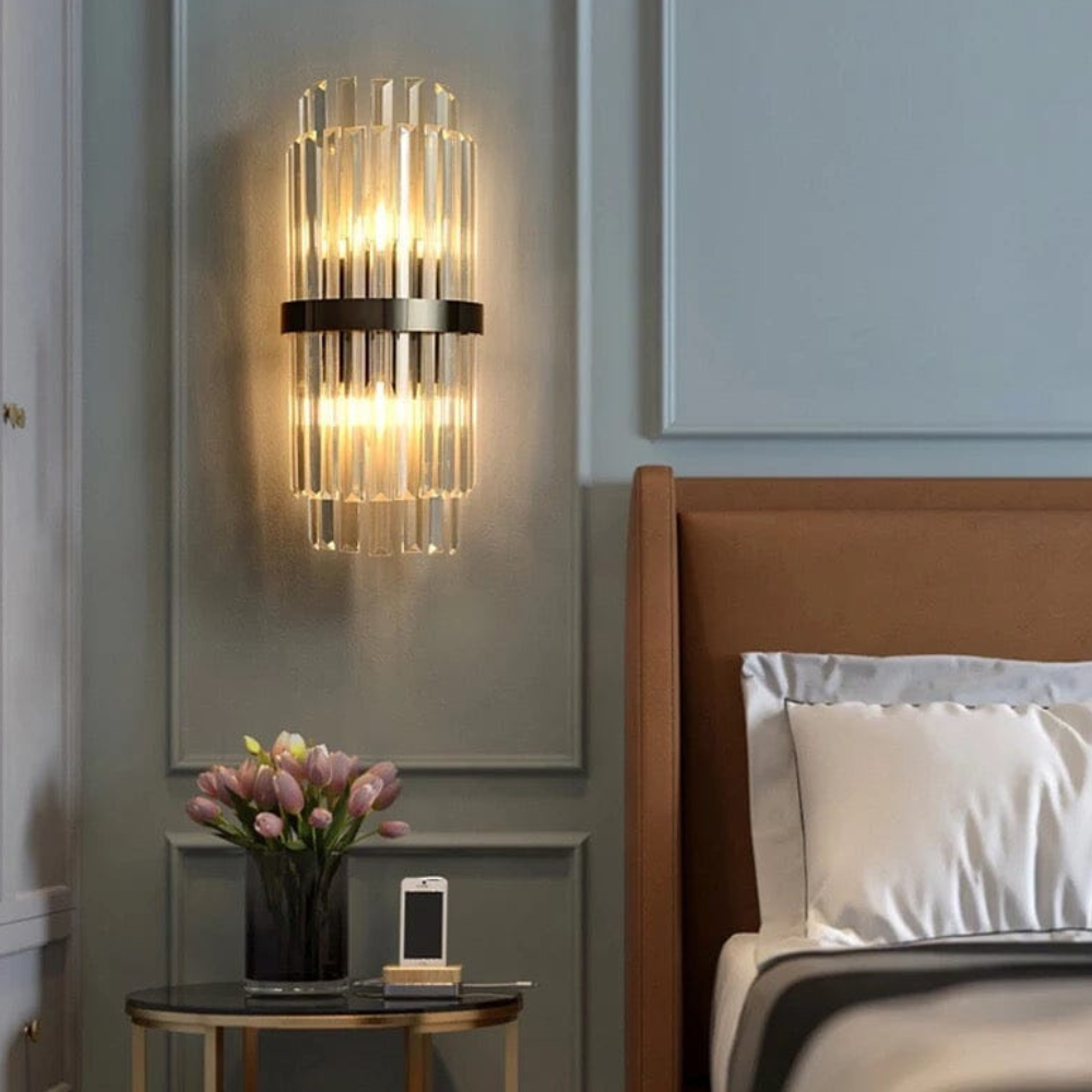 Mehrstufige Kristallprisma-Wandlampe mit Metallband – Art-Déco-Stil