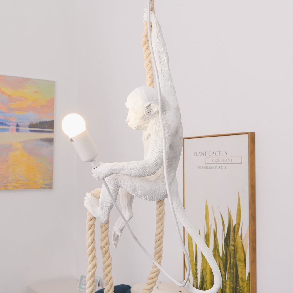 Verspielter Kletteraffen-Seilanhänger – Skulpturale Tierkunst Hängelampe