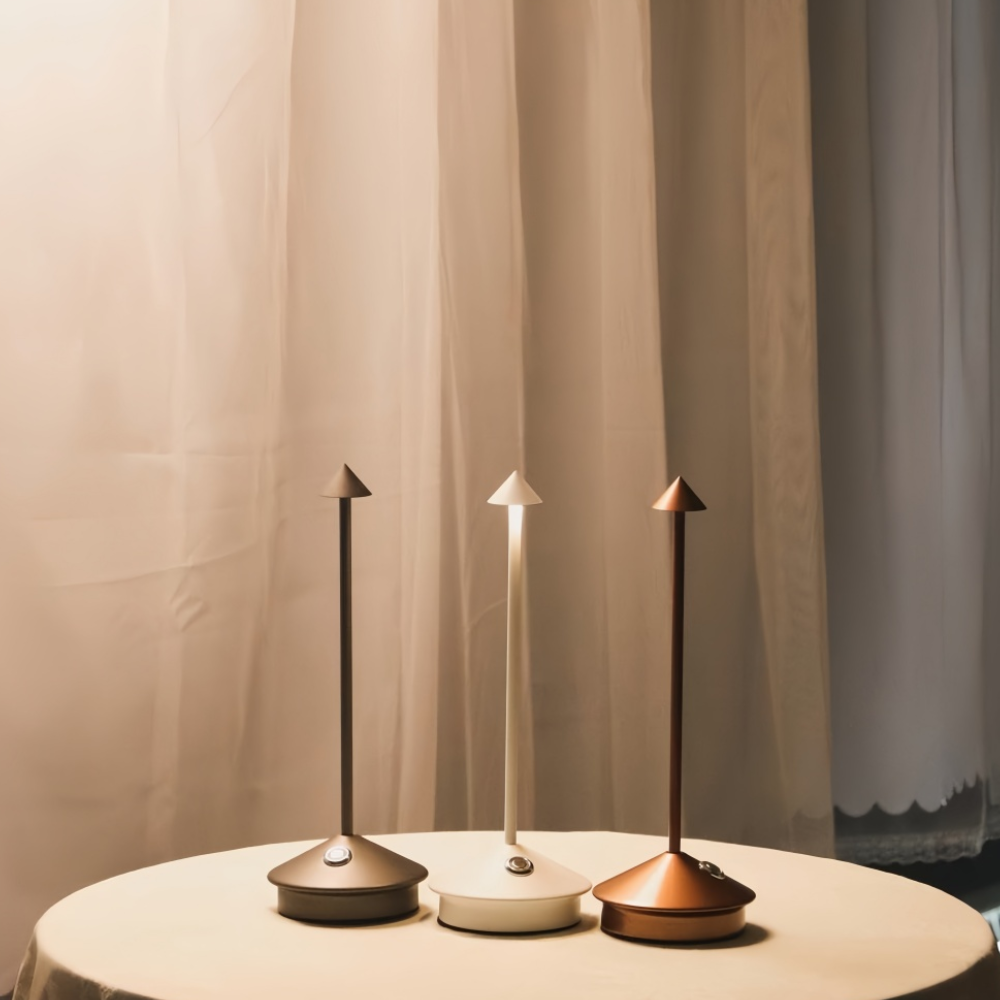 Lampe de table rechargeable sans fil avec abat-jour conique - Moderne et minimaliste