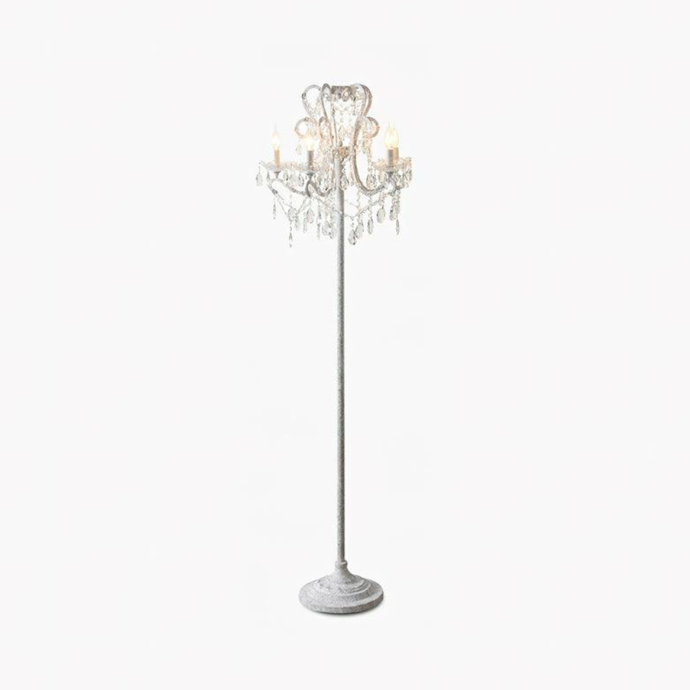 Dimmbare Stehlampe mit kunstvollem Eisenornament und facettierten Kristallsträngen